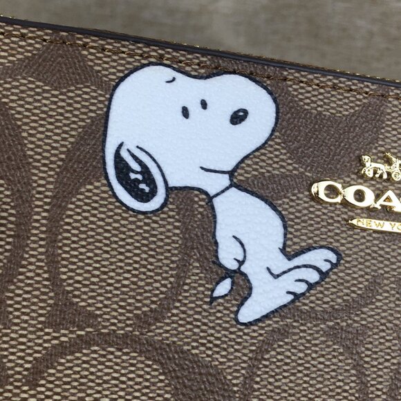 Coach X Peanuts Corner Zip Wristlet Wallet With Snoopy & Woodstock - Picture 7 of 10